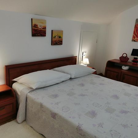 Apartments Mara Cres Bagian luar foto