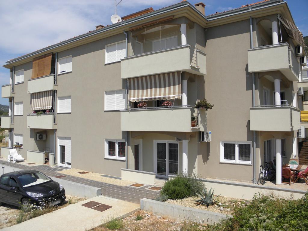 Apartments Mara Cres Bagian luar foto